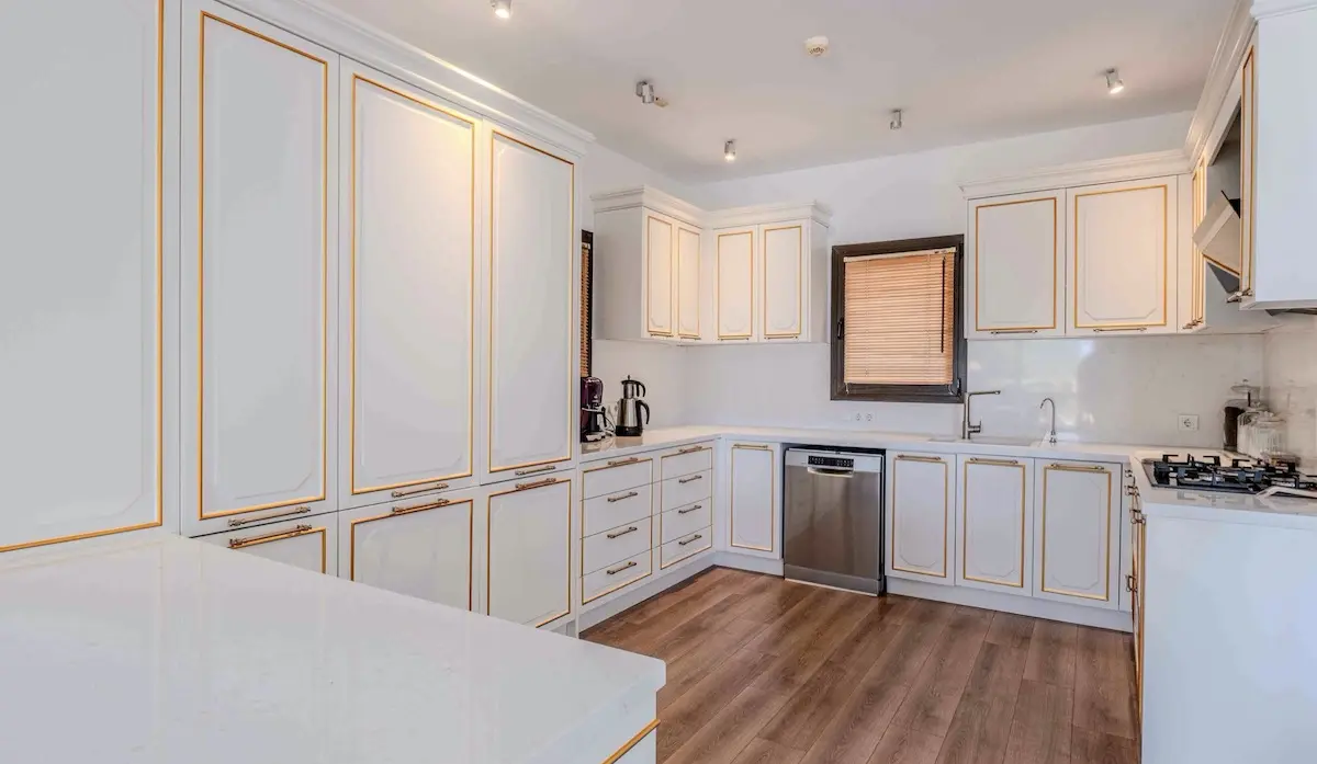 Fitted kitchen